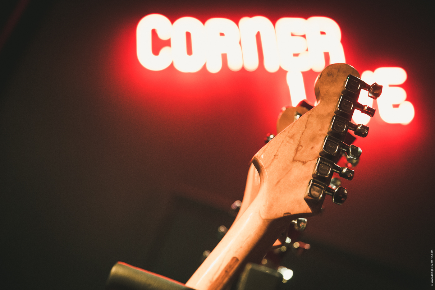 Corner Live